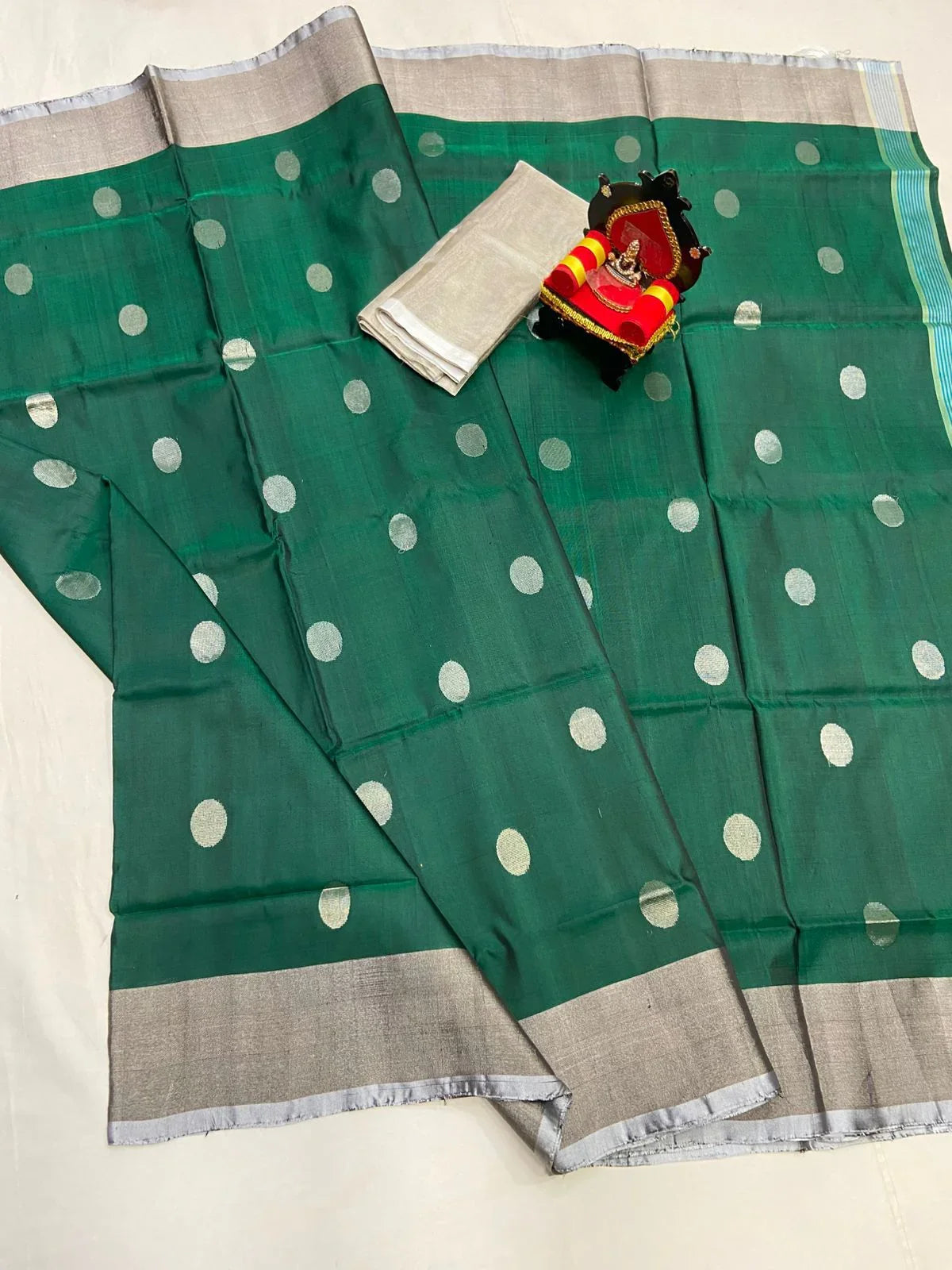 UPPADA PATTU SILVER BORDER SAREE - pochampallysarees.com