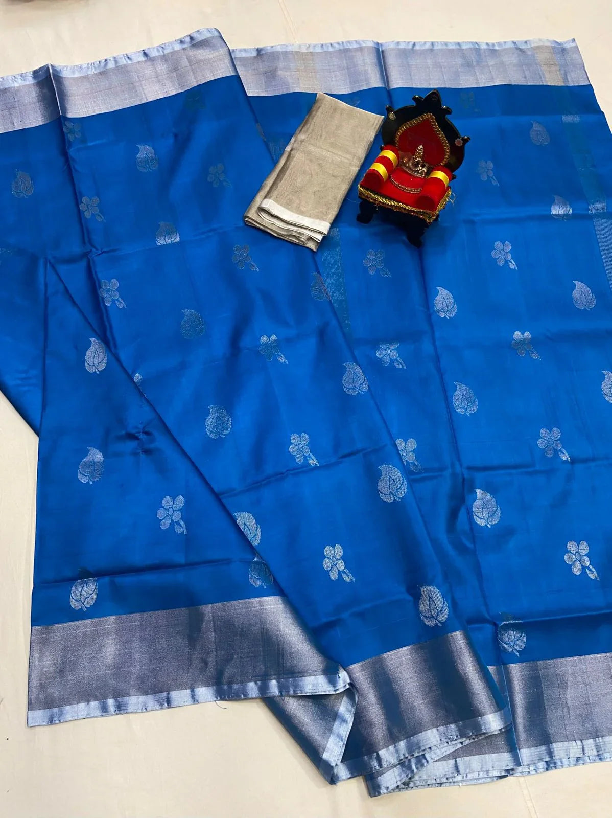 UPPADA PATTU SILVER BORDER SAREE - pochampallysarees.com