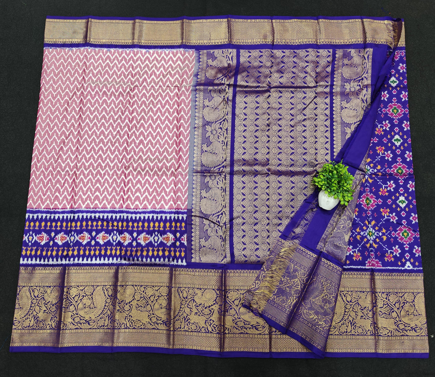 Pochampally Ikkat Pattu Sarees With Kanchi Border - pochampallysarees.com