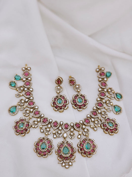 Desighner mozonite neck set