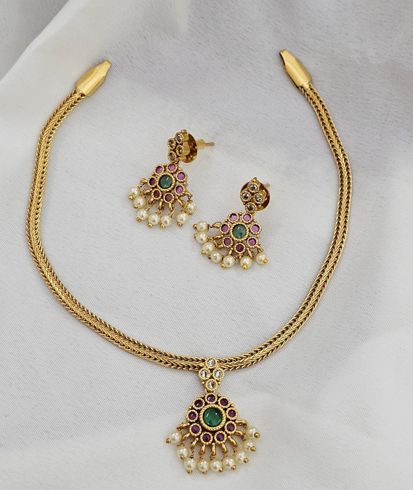 Kante neck choker