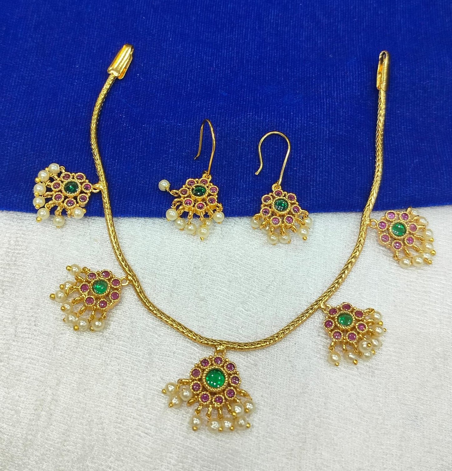 Neck choker