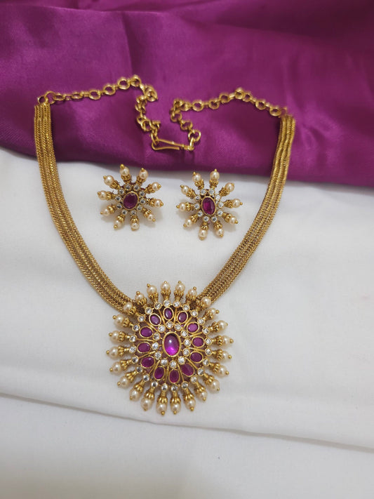 Kempu stone neck choker