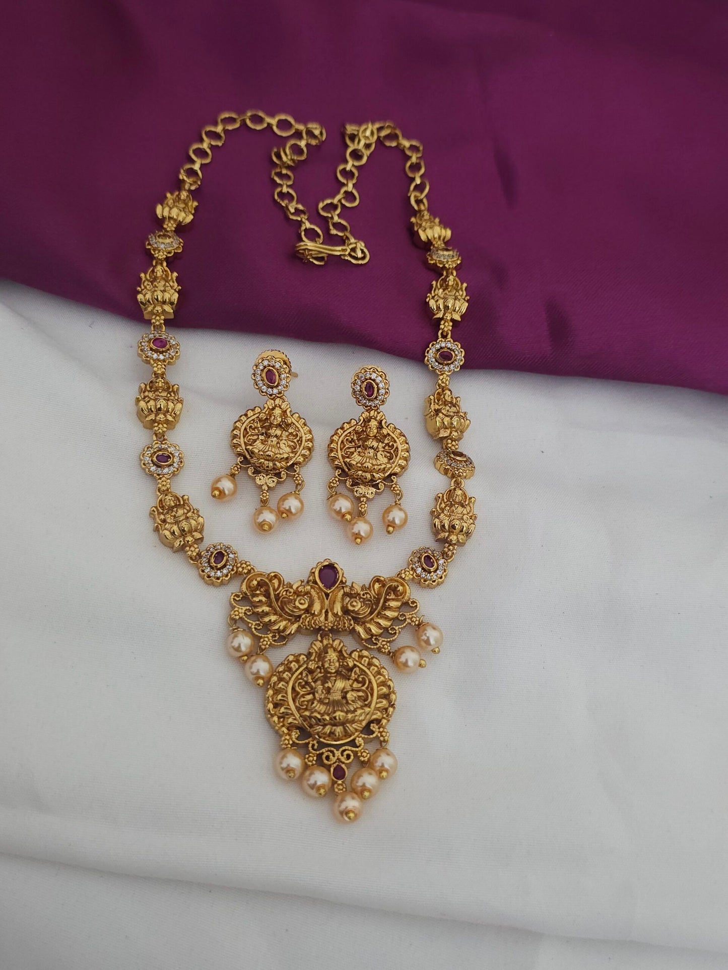 Pink stone antique neck set