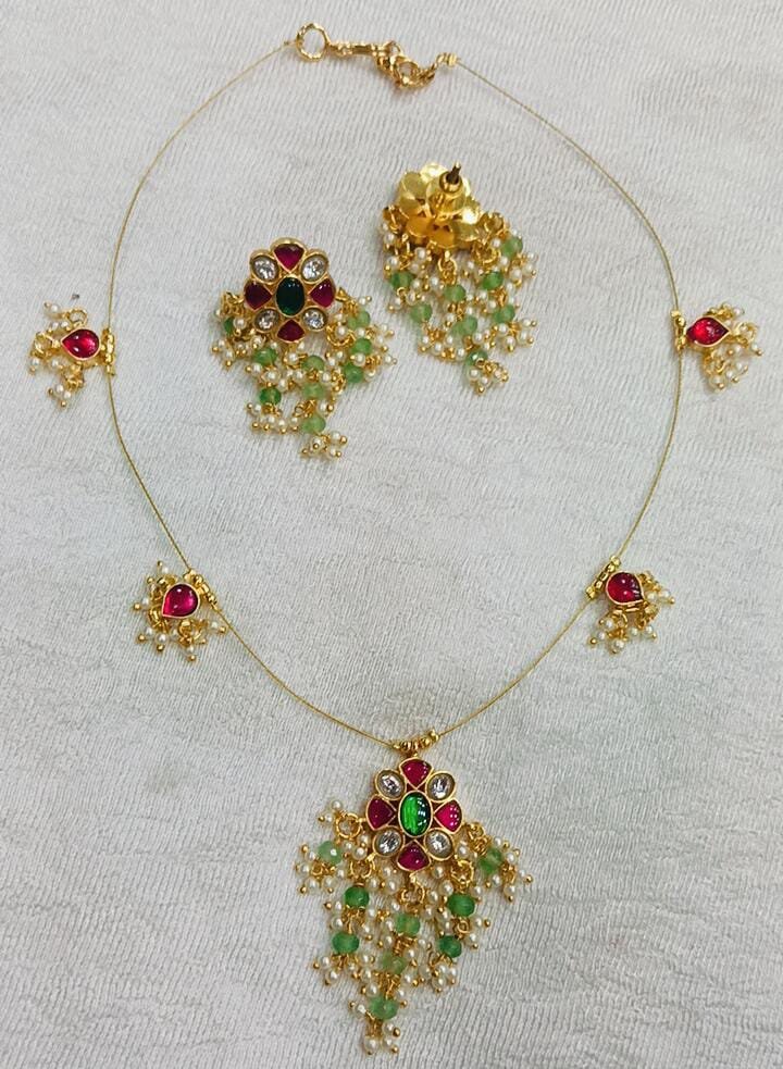 invisible kundan with earrings