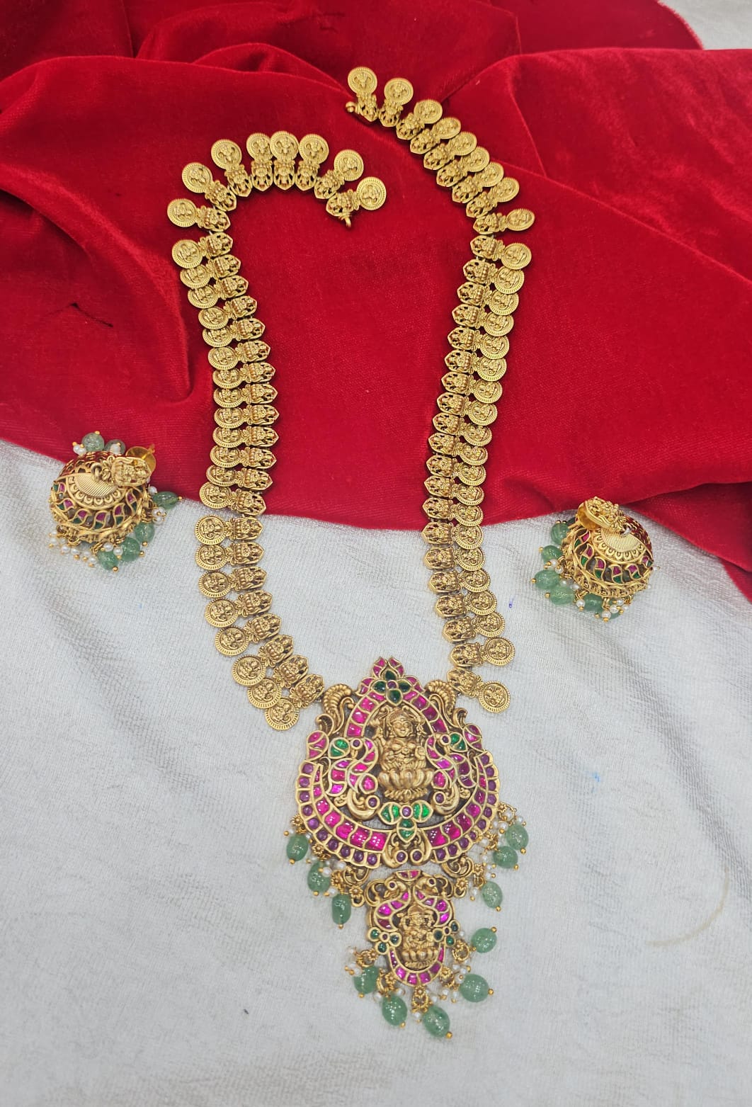 Laxmi Kasu Neck Set with Kundan Stones with Big Buttas