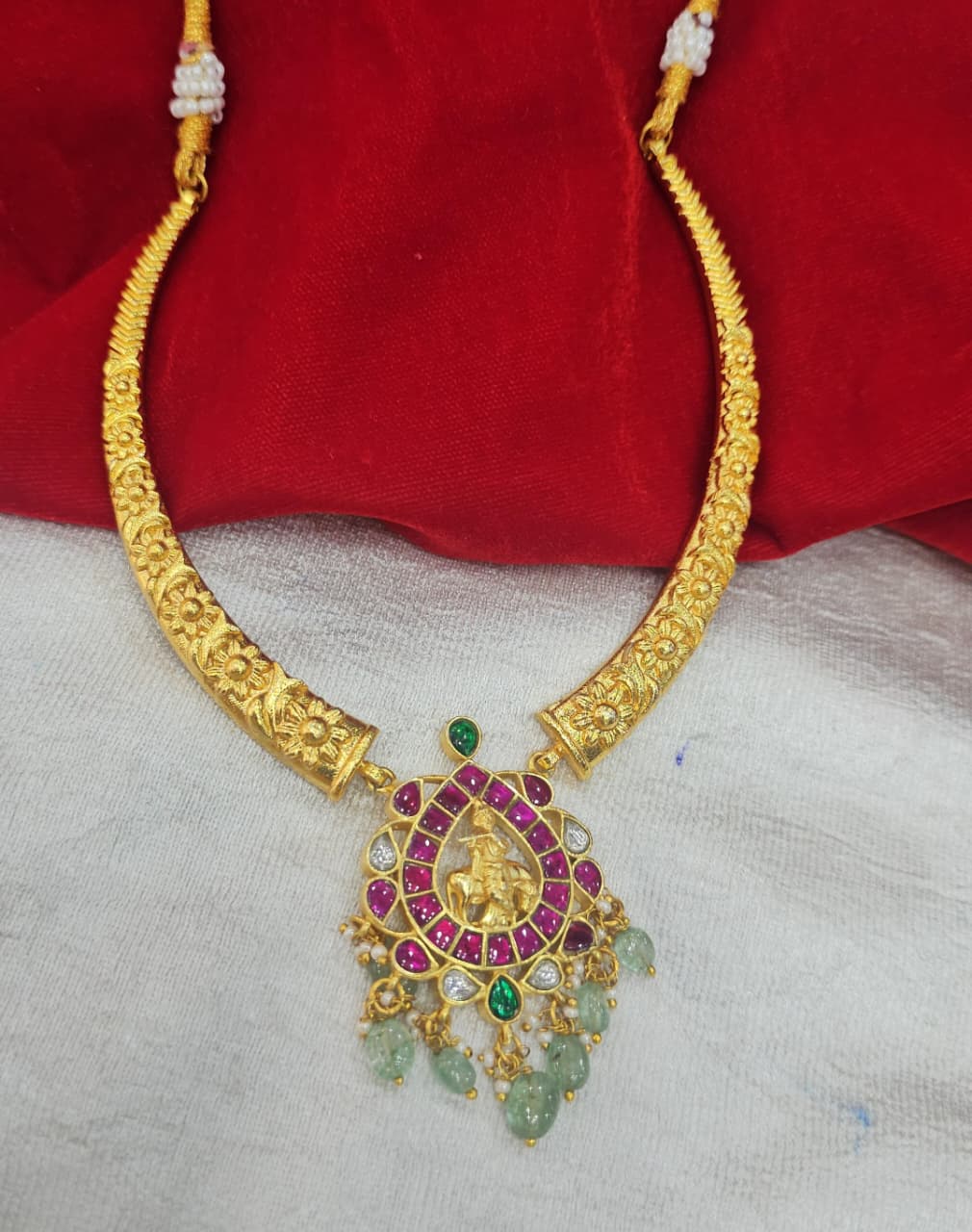 Jadav Kundan Chocker With Lord krishna