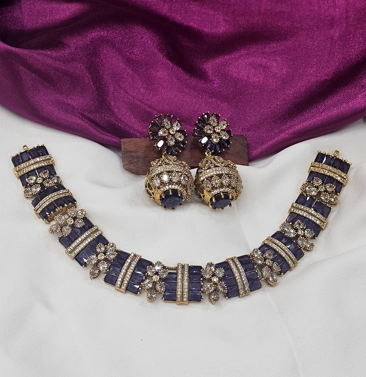 victorian choker just 2299