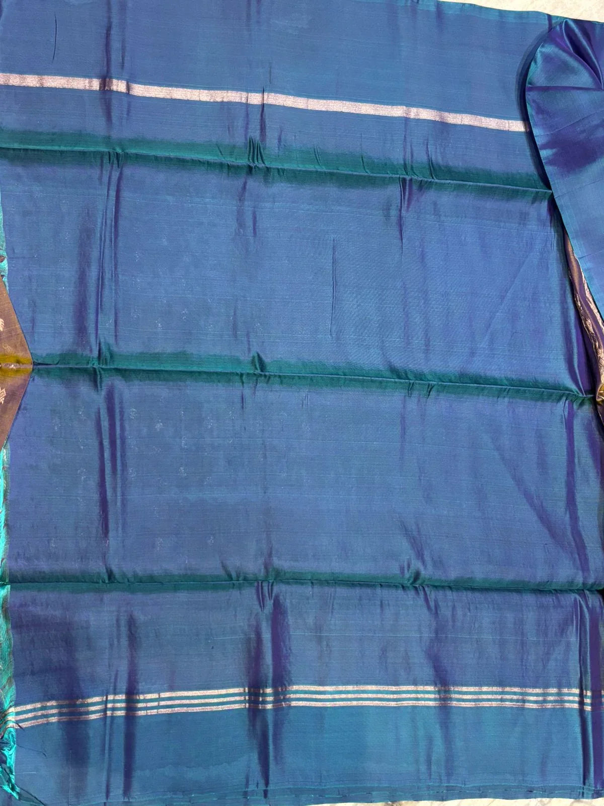 Exquisite Dual-Tone Soft Silk Saree with Peacock Blue Temple Border & Rich Zari Pallu - pochampallysarees.com