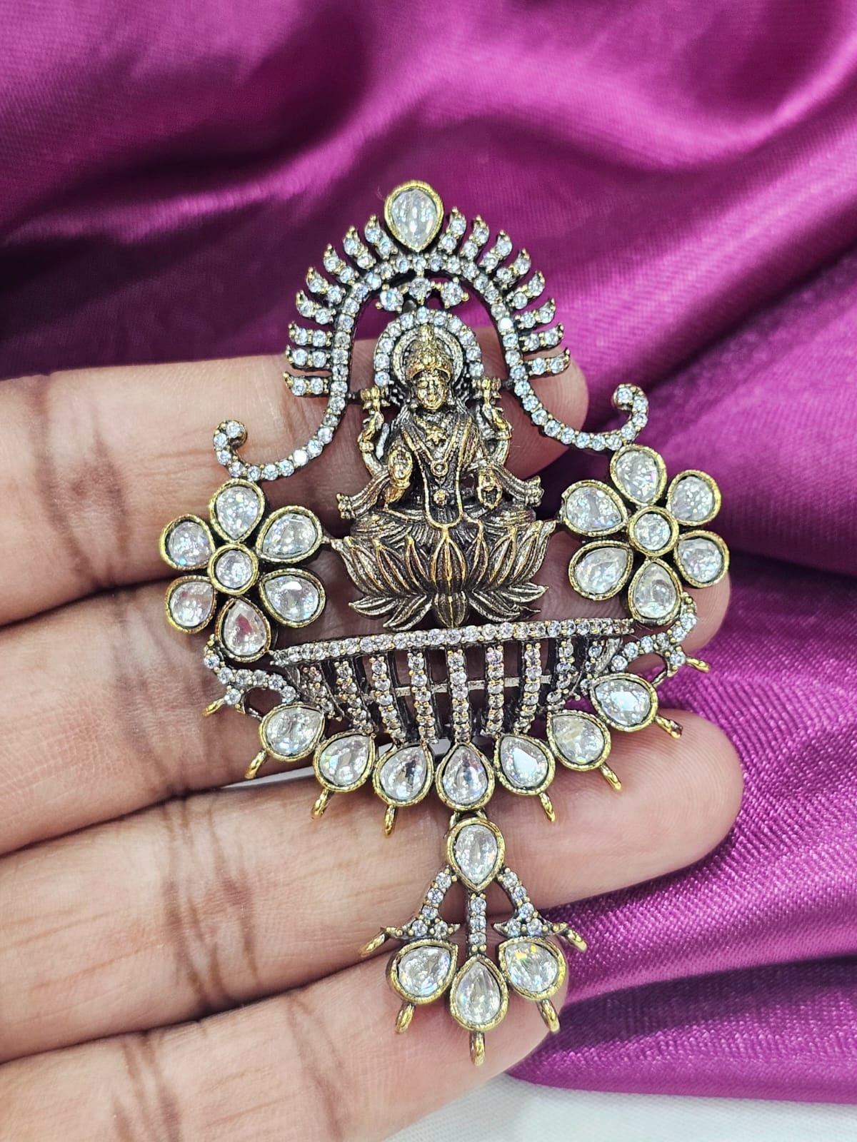 Mozonite pendant just 1200