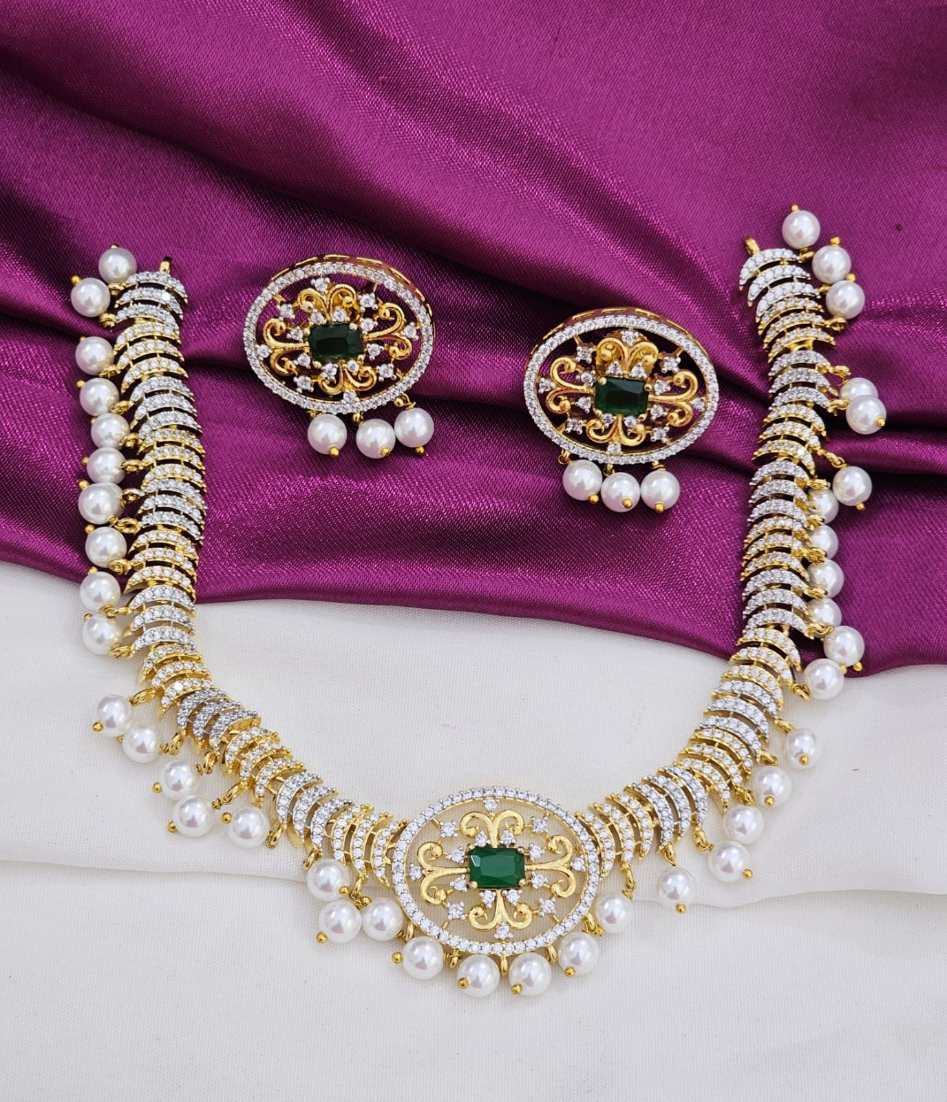 Gj Dimond neck set with green stone just 1599