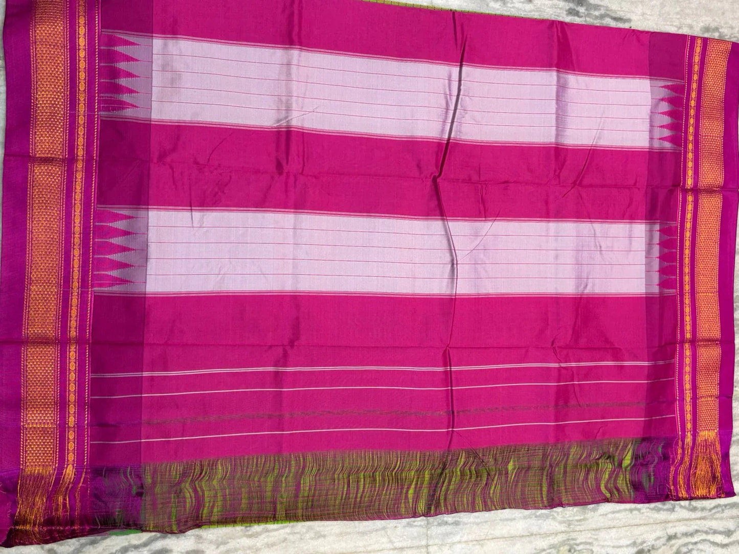 Pure Gadwal Silk Saree in Parrot Green & Magenta Pink | Authentic Handwoven Traditional Saree - pochampallysarees.com