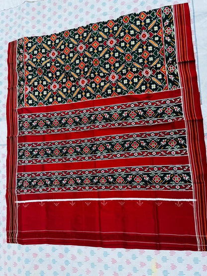 Authentic Double Ikat Silk Patola Saree in Red & Green | Buy Online - pochampallysarees.com