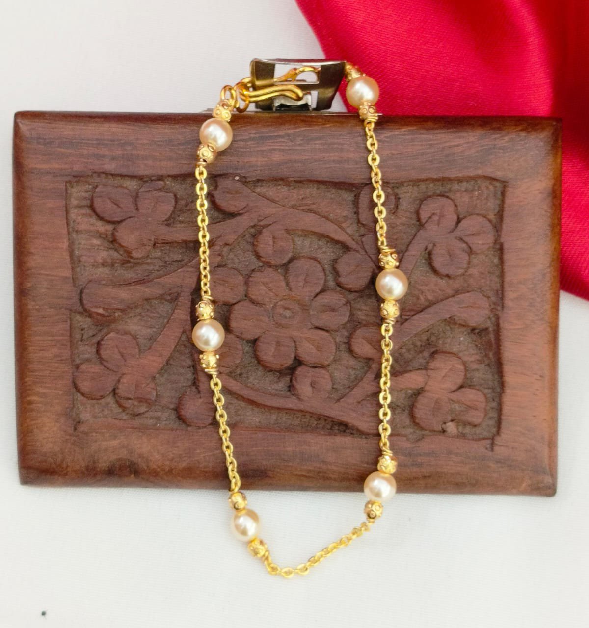 Bracelet with pearl just 350
