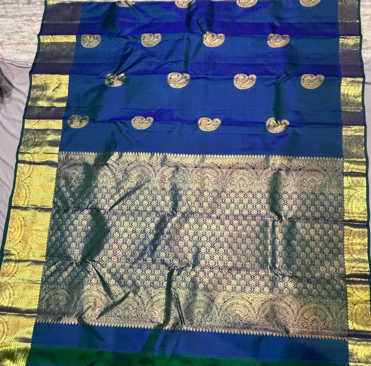 Authentic Pure Kanchipuram Pattu Saree in Royal Blue & Green | Silk Mark Certified - pochampallysarees.com
