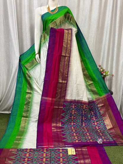 POCHAMPALLY IKKAT SILK MIDDLE CREAM ONE GANGA JAMUNA KANCHI BORDER PINK AND ONE BORDER GREEN PALLU AND BLOUSE SAME AS IKKAT DESIGN - pochampallysarees.com