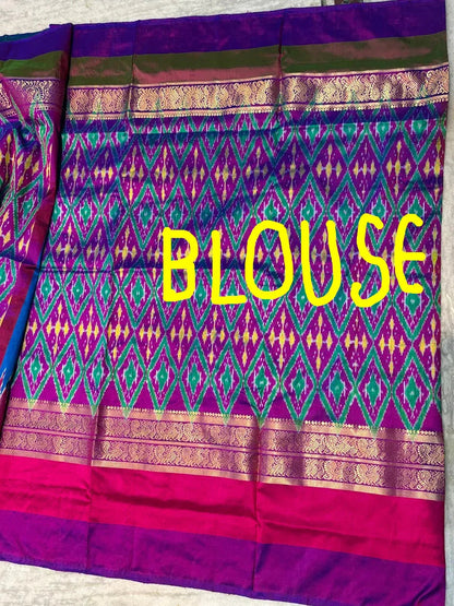 Pochampally Ikat Silk Saree – Blue Body with Ganga-Jamuna Borders (Pink & Green) | Dual-Tone Handloom Classic - pochampallysarees.com