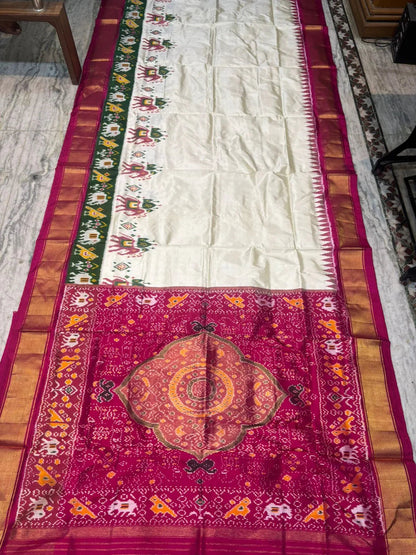 Pure Handloom Ikkat Silk Saree in Cream & Magenta | Traditional Pochampally Silk with Elephant Motifs, Temple Zari Border & Designer Pallu | Wedding & Festive Wear - pochampallysarees.com