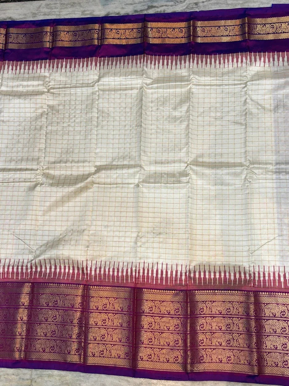Pure Handloom Ikkat Silk Saree in Off-White & Purple | Gold Zari Check Body with Geometric Pochampally Pallu | Traditional Wedding Pattu Saree - pochampallysarees.com