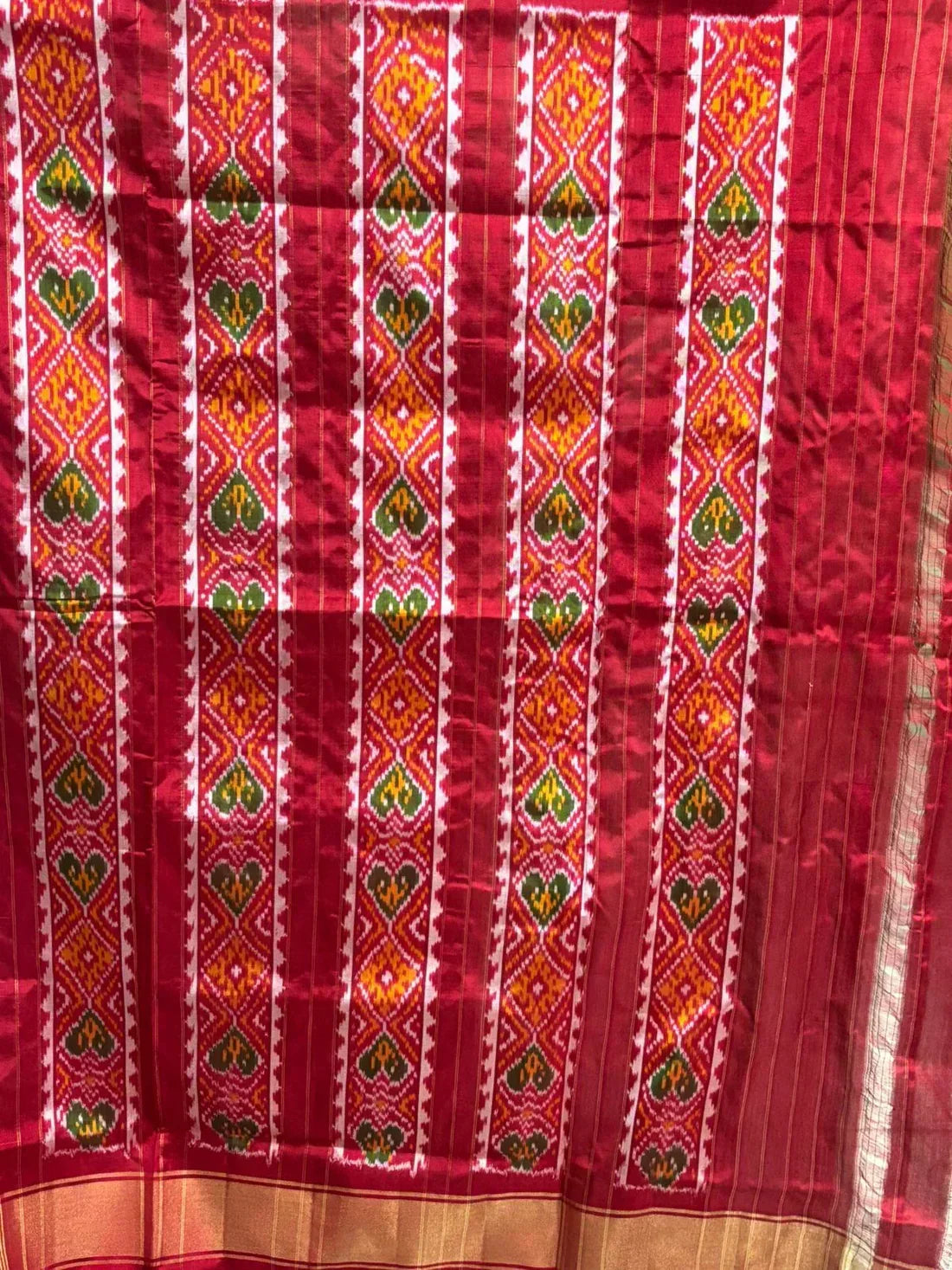 POCHAMPALLY SILK PATOLA WHITE RED SARI - pochampallysarees.com