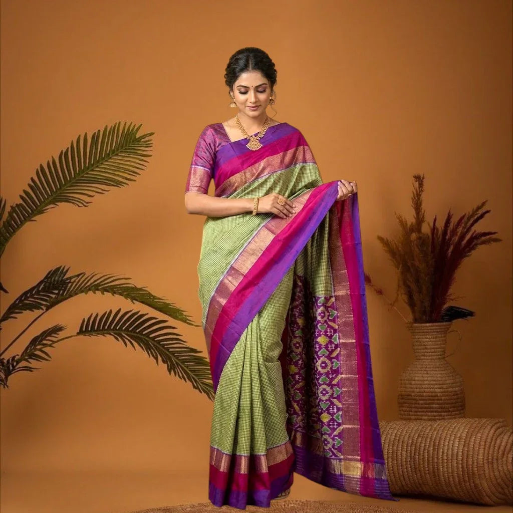 POCHAMPALLY IKKAT SILK BODY GREEN AND YELLOW CHECKS BORDER PURPLE AND PALLU AND BLOUSE IKKAT DESIGN PURPLE SARI - pochampallysarees.com