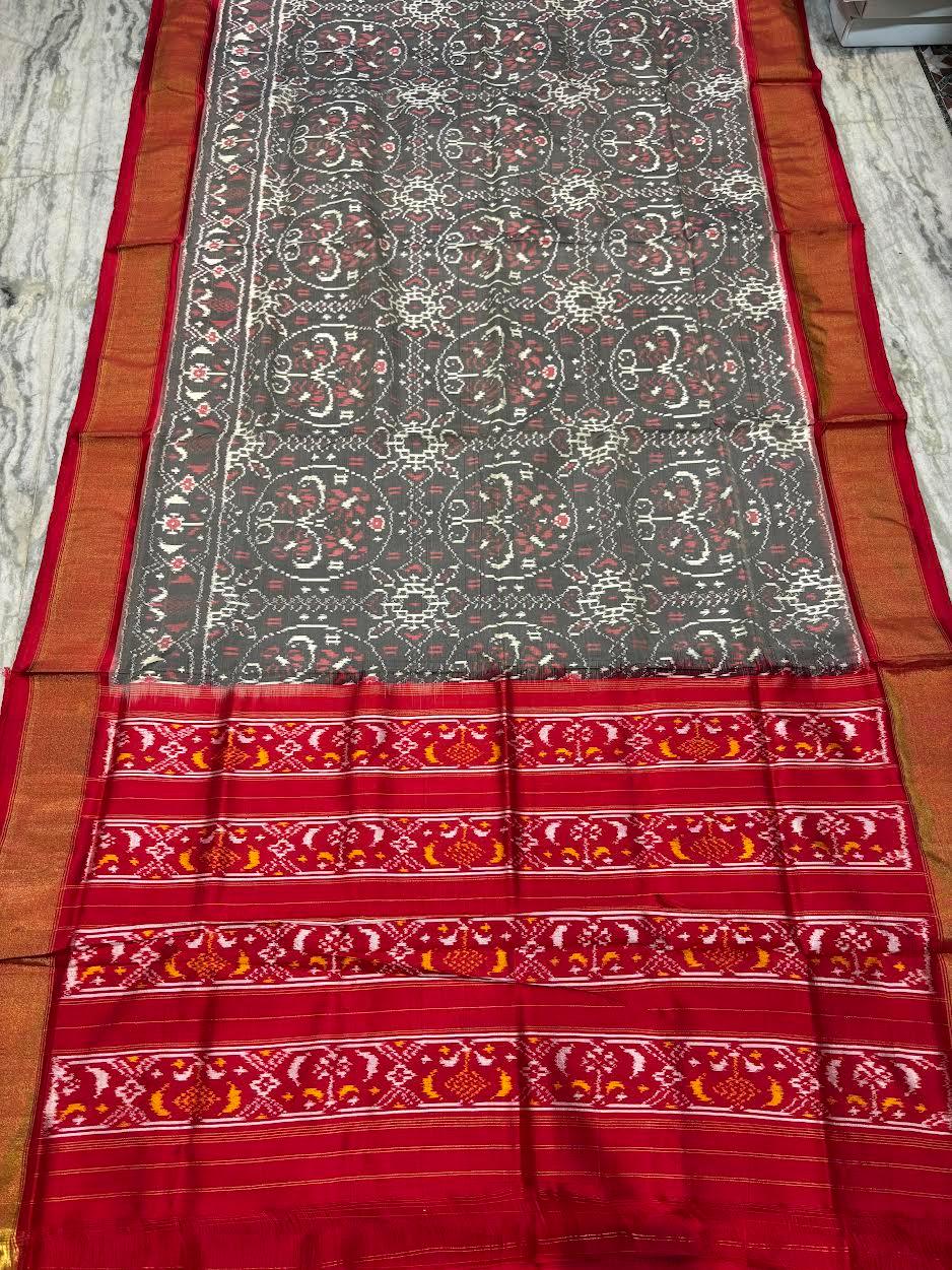 Pure Pochampally Ikkat Patola Silk Saree in Charcoal Grey & Red | Handloom Traditional Wedding Saree with Rich Zari Border & Pallu - pochampallysarees.com