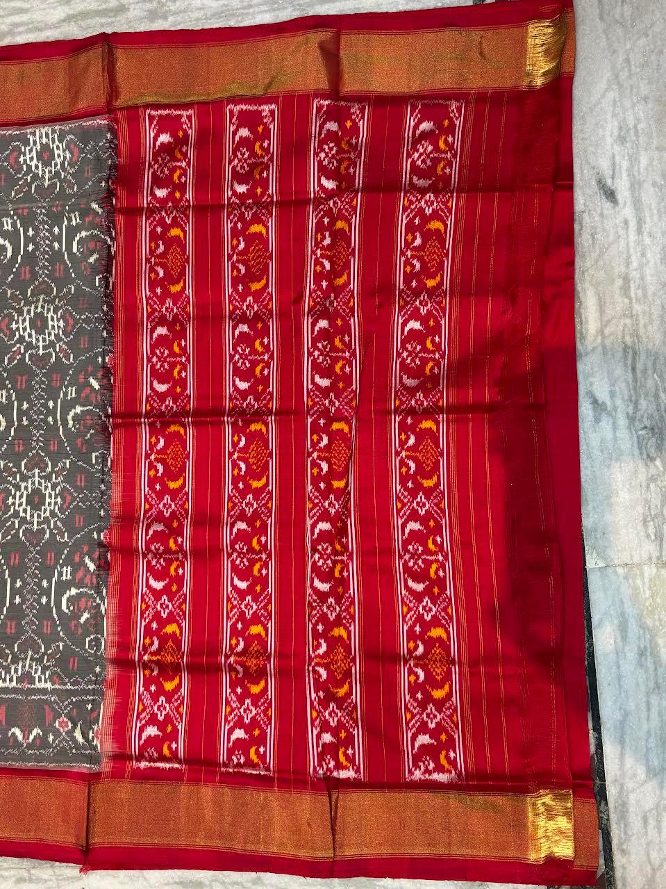 Pure Pochampally Ikkat Patola Silk Saree in Charcoal Grey & Red | Handloom Traditional Wedding Saree with Rich Zari Border & Pallu - pochampallysarees.com