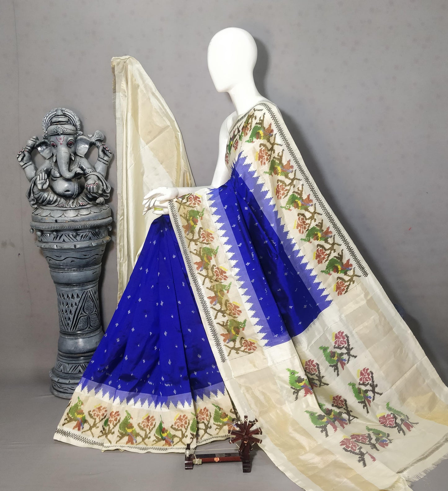 POCHAMPALLY IKKAT SILK BLUE SARI - pochampallysarees.com
