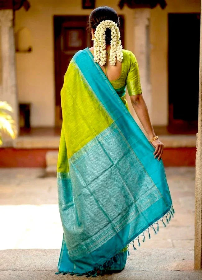 Women's Kanjivaram Soft Silk Lime Green With Aqua Blue Saree With Unstiched Blouse Piece - pochampallysarees.com