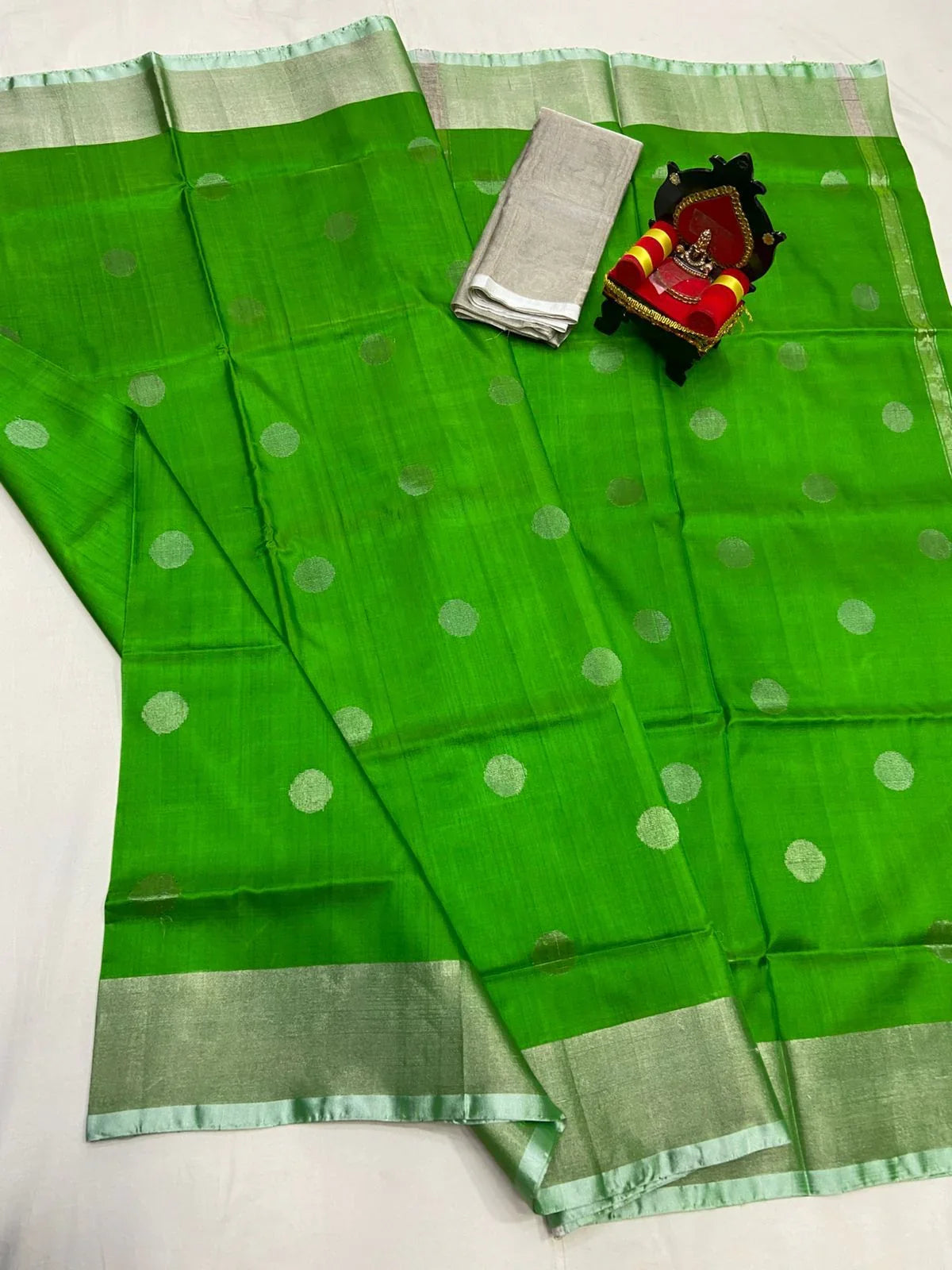 UPPADA PATTU SILVER BORDER SAREE - pochampallysarees.com