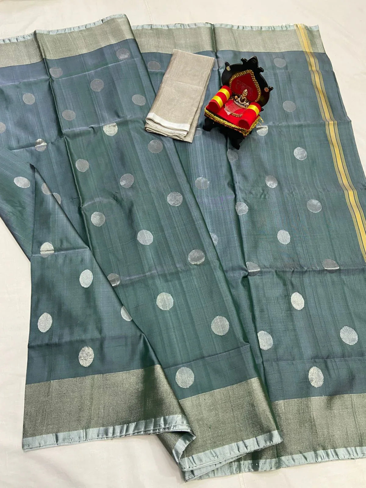UPPADA PATTU SILVER BORDER SAREE - pochampallysarees.com