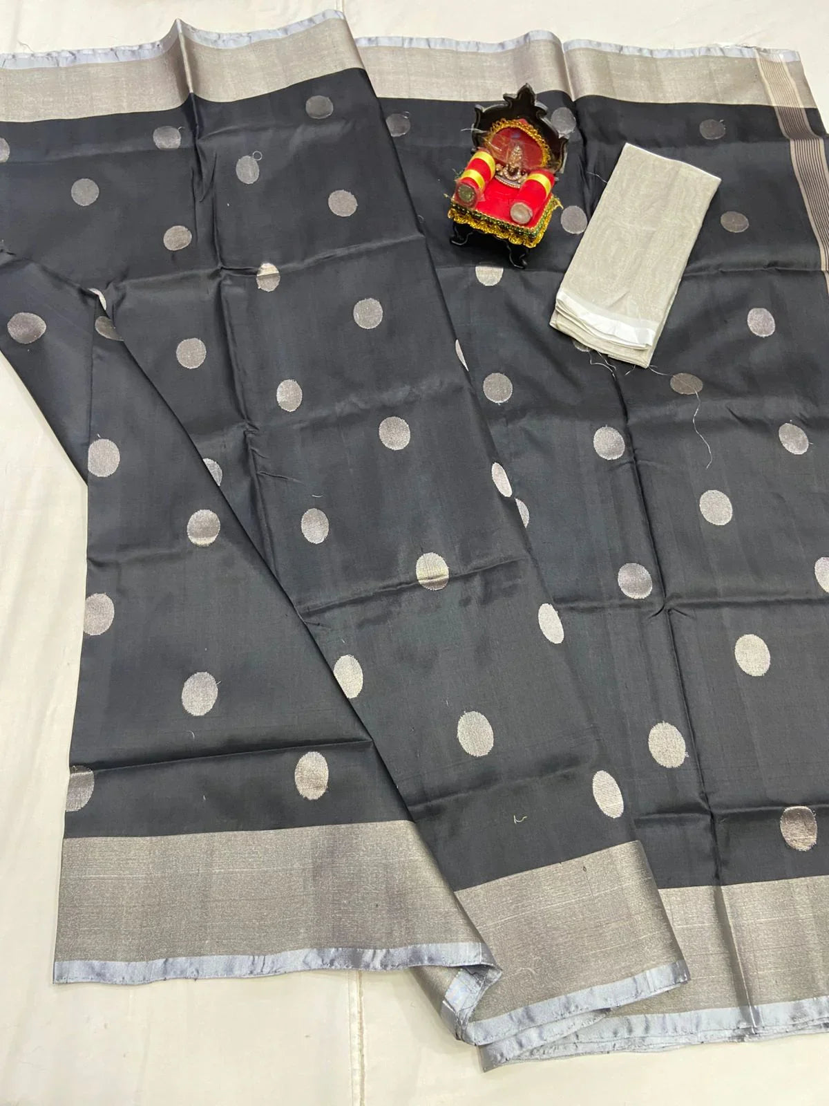 UPPADA PATTU SILVER BORDER SAREE - pochampallysarees.com