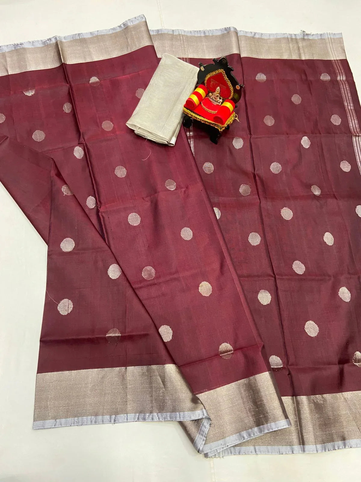 UPPADA PATTU SILVER BORDER SAREE - pochampallysarees.com
