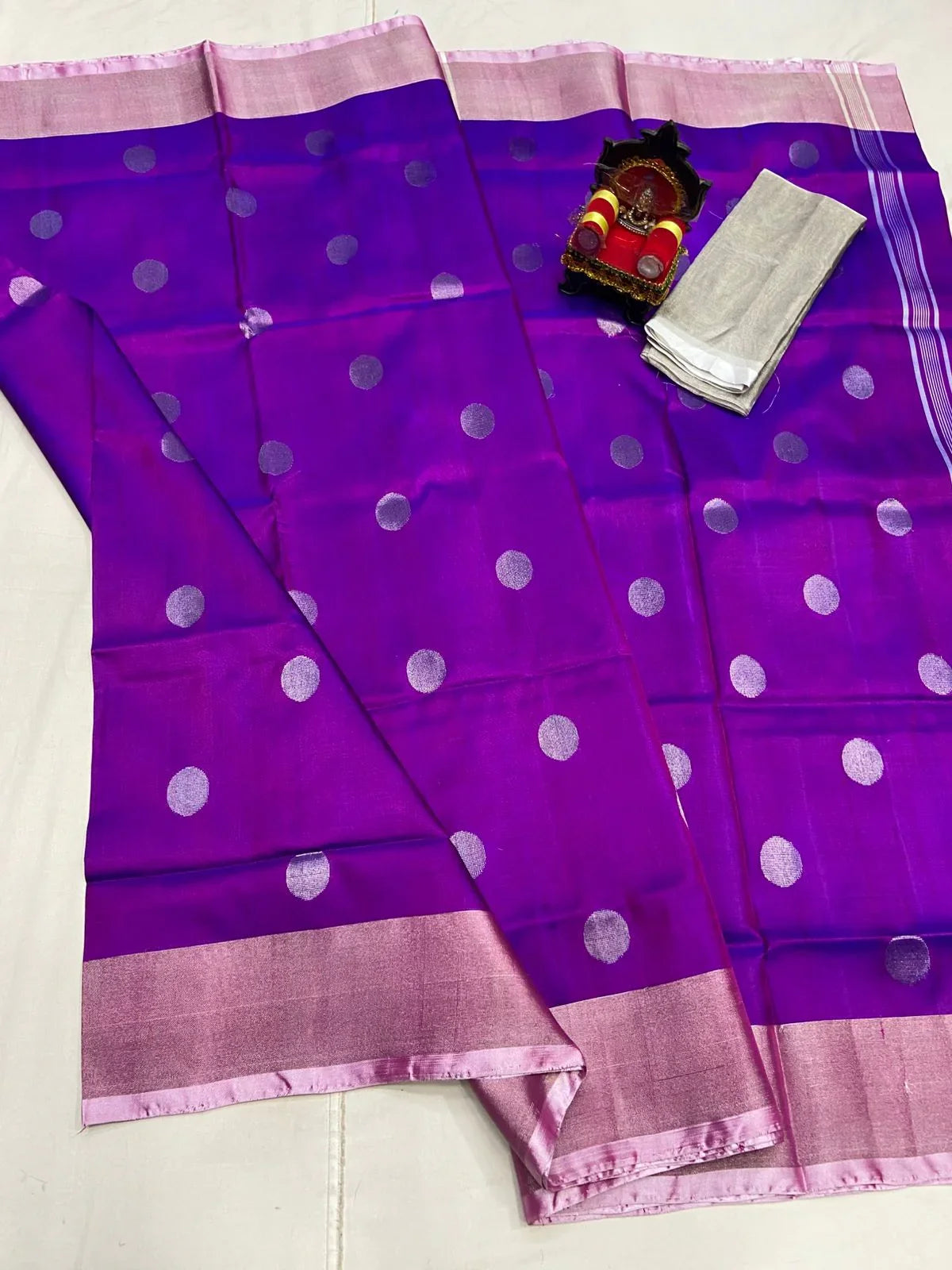 UPPADA PATTU SILVER BORDER SAREE - pochampallysarees.com