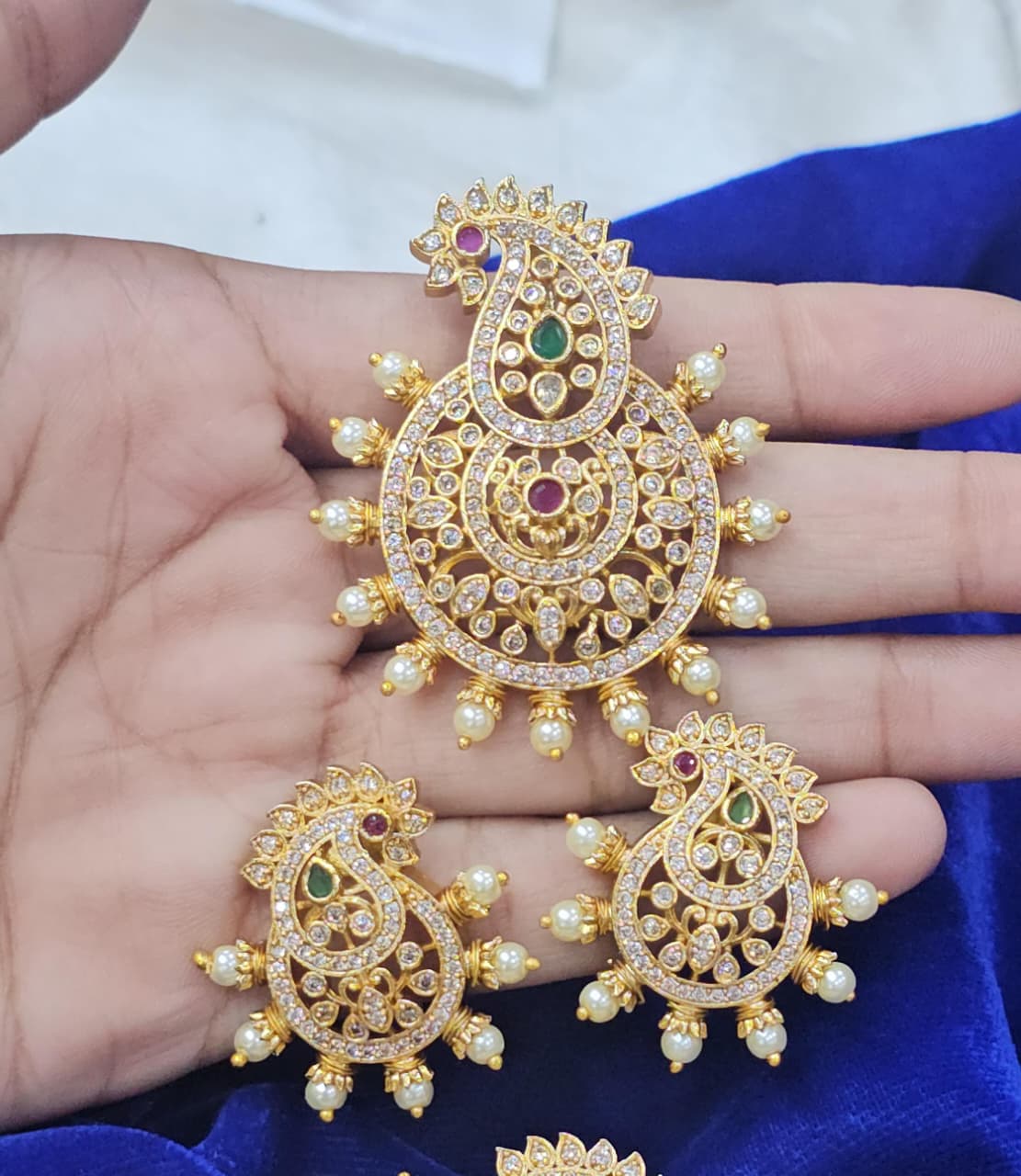 Uncut stones pendents with earings just 799