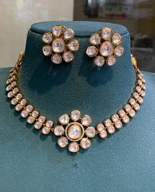 Mozonite neck choker just 1950