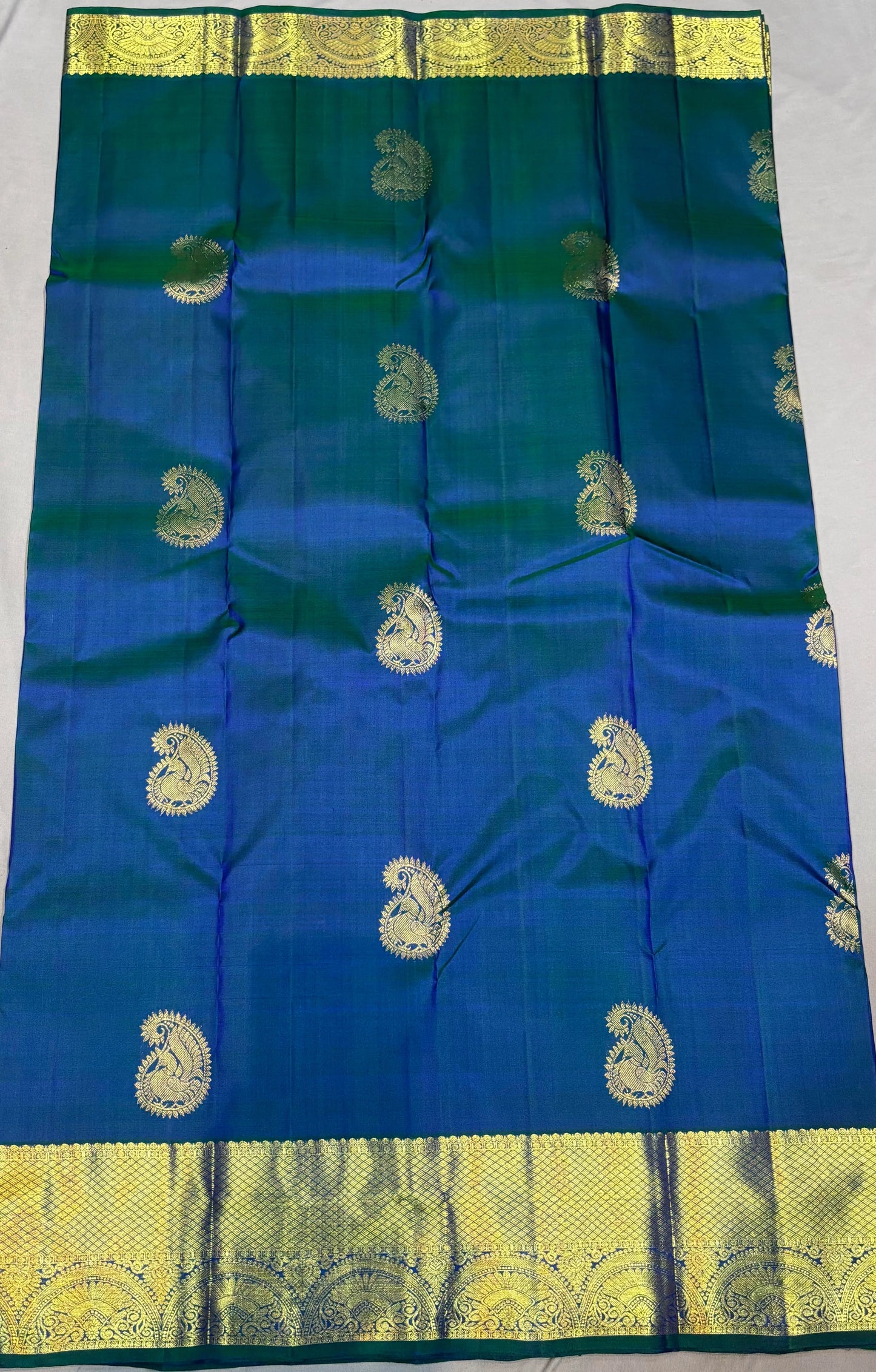 Authentic Pure Kanchipuram Pattu Saree in Royal Blue & Green | Silk Mark Certified - pochampallysarees.com