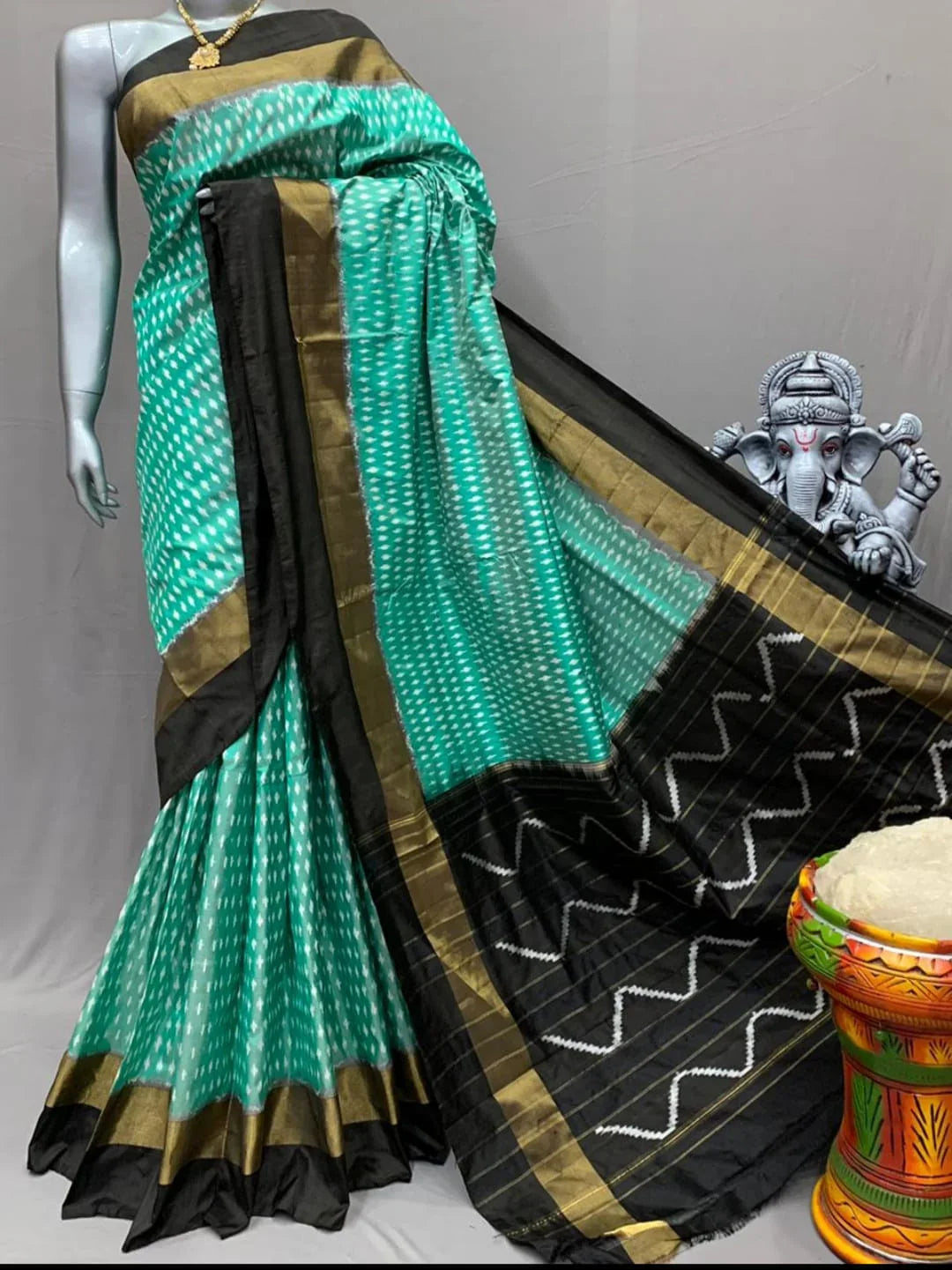 POCHAMPALLY IKAT SILK RAMAGREEN SARI - pochampallysarees.com