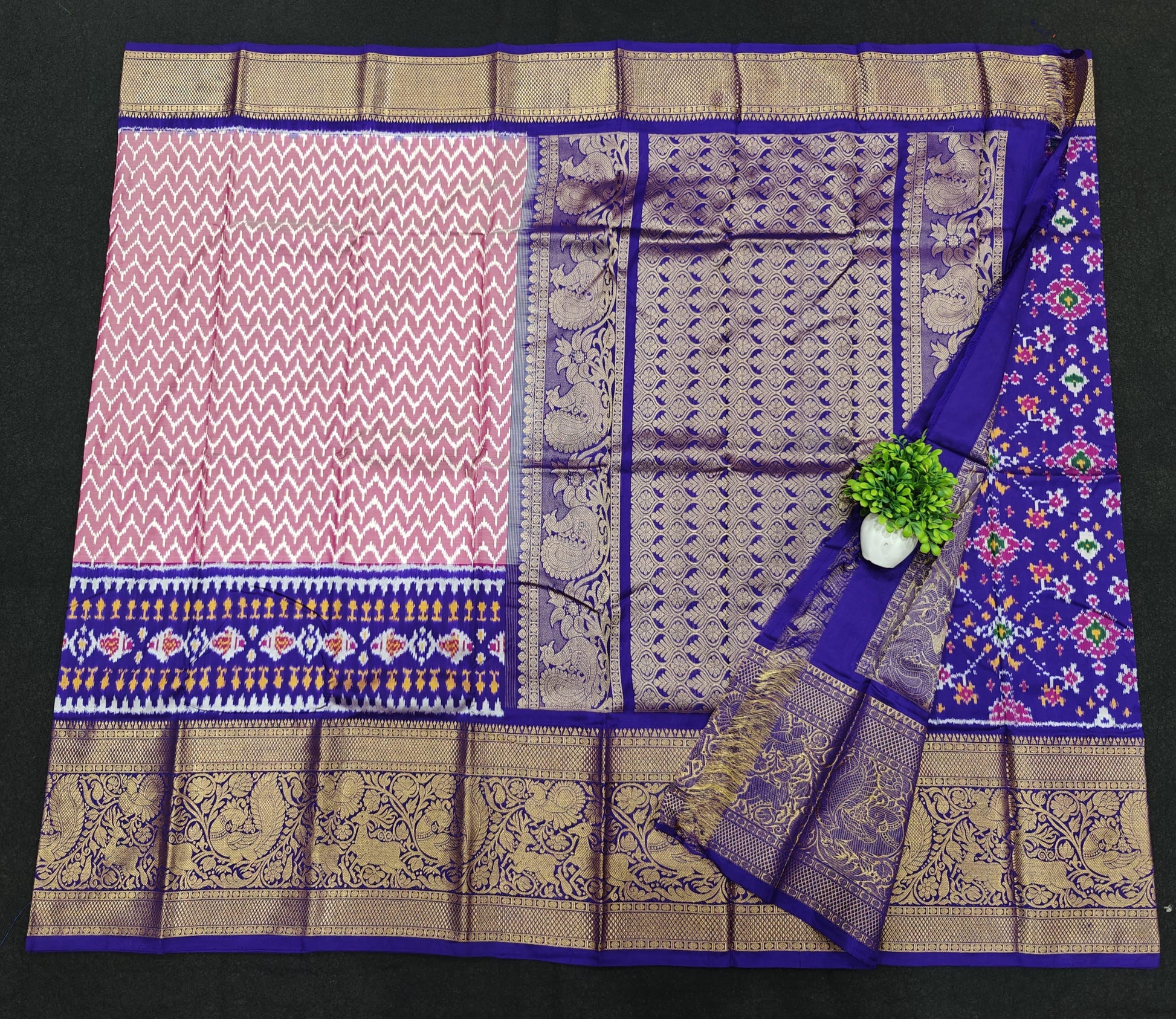 Pochampally Ikkat Pattu Sarees With Kanchi Border - pochampallysarees.com