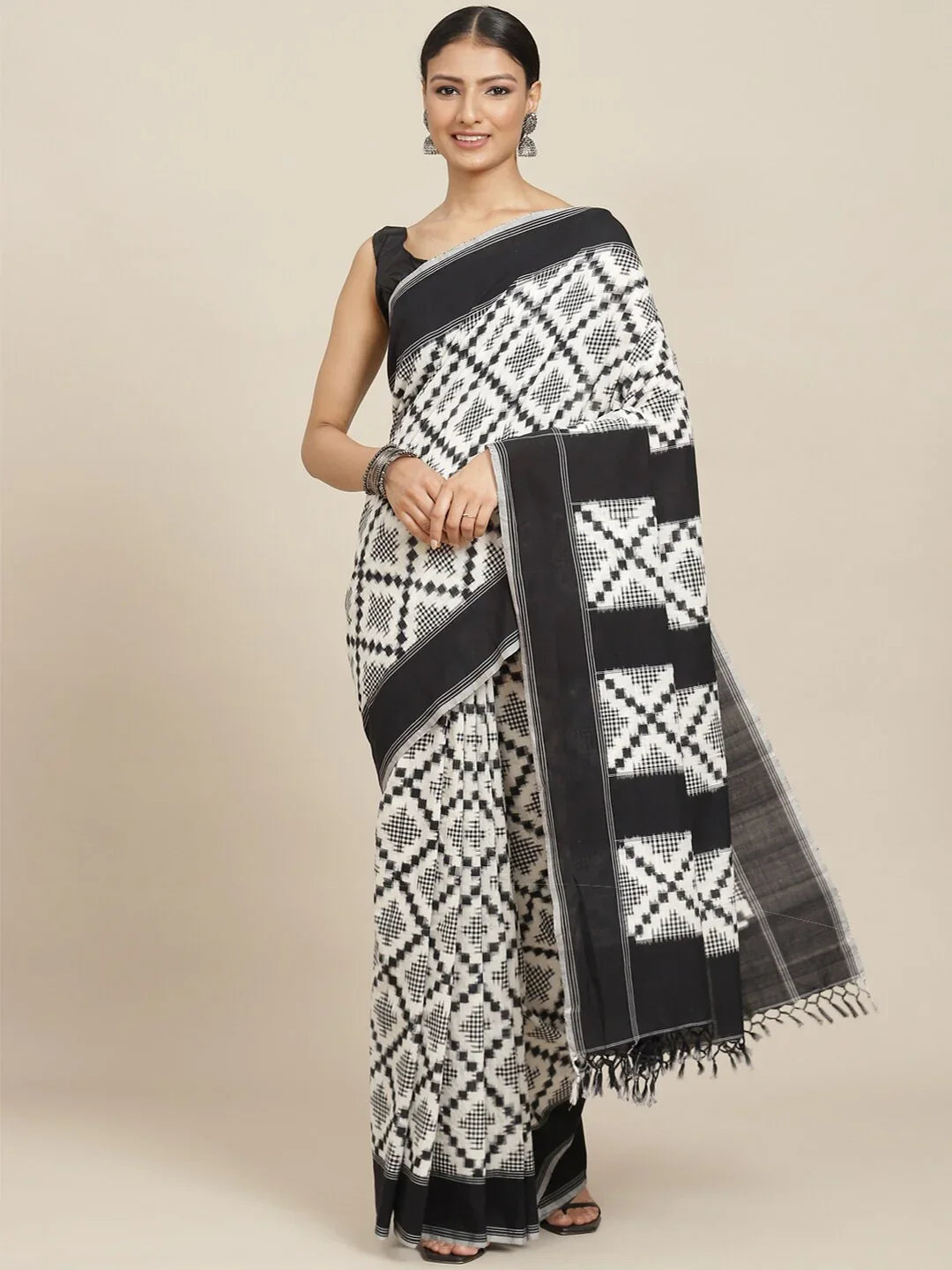 PURE COTTON BLACK AND WHITE IKKAT SAMANTA SAREE - pochampallysarees.com